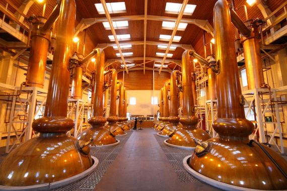 Glenmorangie Distillery The Glenmorangie Distillery is located at Tain in Ross-Shire and produces the famous Glenmorangie single malt whisky. The production of alcohol is believed to have started at Morangie Farm as far back as 1738 when a brewery was built there which shared the Tarlogie Spring, the farm's water source.